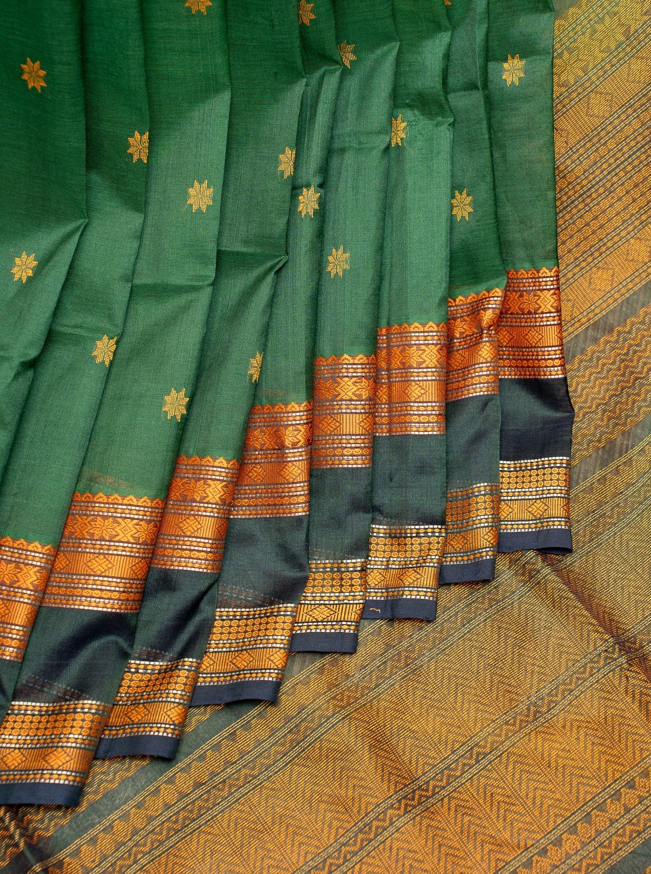 Forest Green Handwoven Pure Silk Cotton Saree - Clio Silks