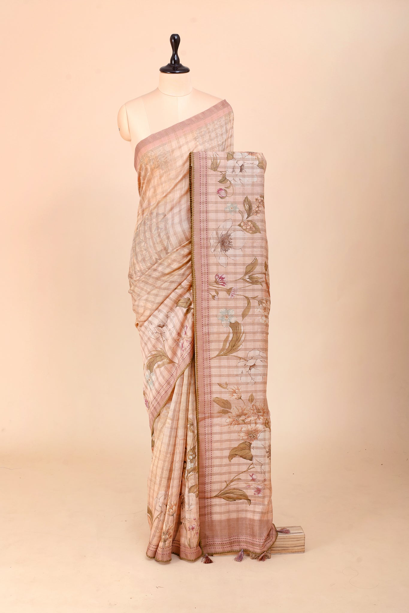 Peach Floral Zari Checks Munga Tussar Saree