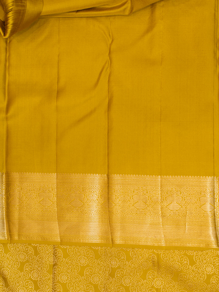 Mehendi green Bandhani embossed&nbsp;
pure Kanchipuram silk saree