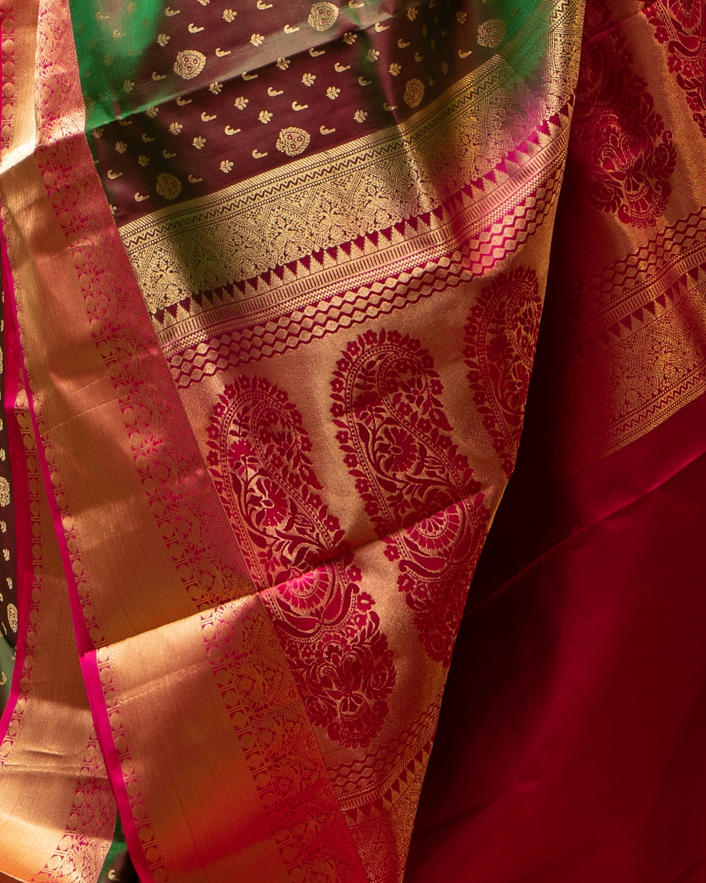 Mandhulir Green and Magenta 1000 butta Pure Soft Silk Sari - Clio Silks