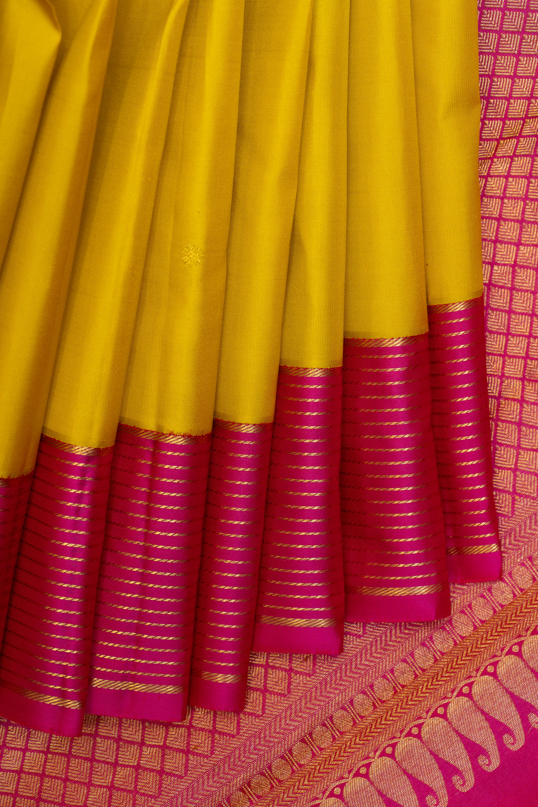 Yellow and Magenta Pure Kanchipuram Silk Saree - Clio Silks