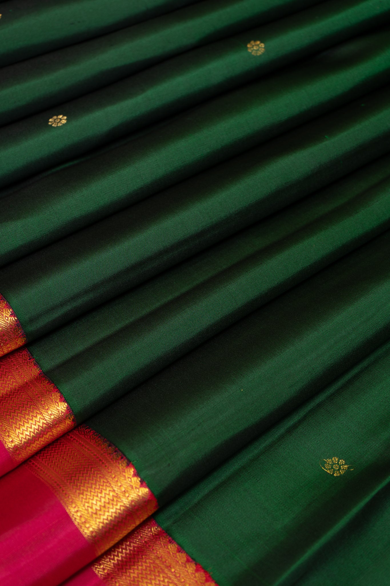 Bottle Green and Magenta Pure Kanchipuram Silk Saree - Clio Silks