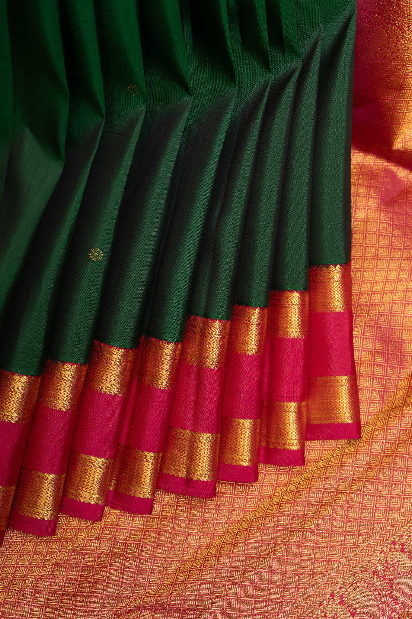 Bottle Green and Magenta Pure Kanchipuram Silk Saree - Clio Silks