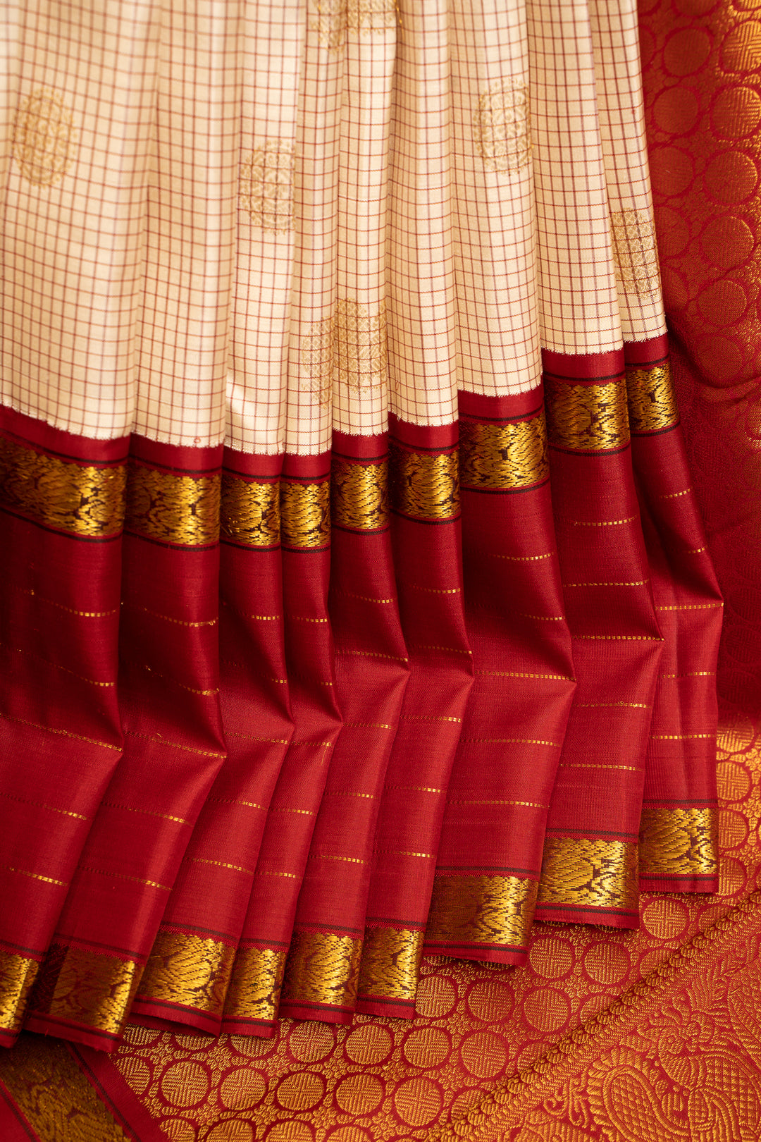 Ivory Podikattam and Maroon Rettai Pettu Pure Kanchipuram Silk Saree - Clio Silks