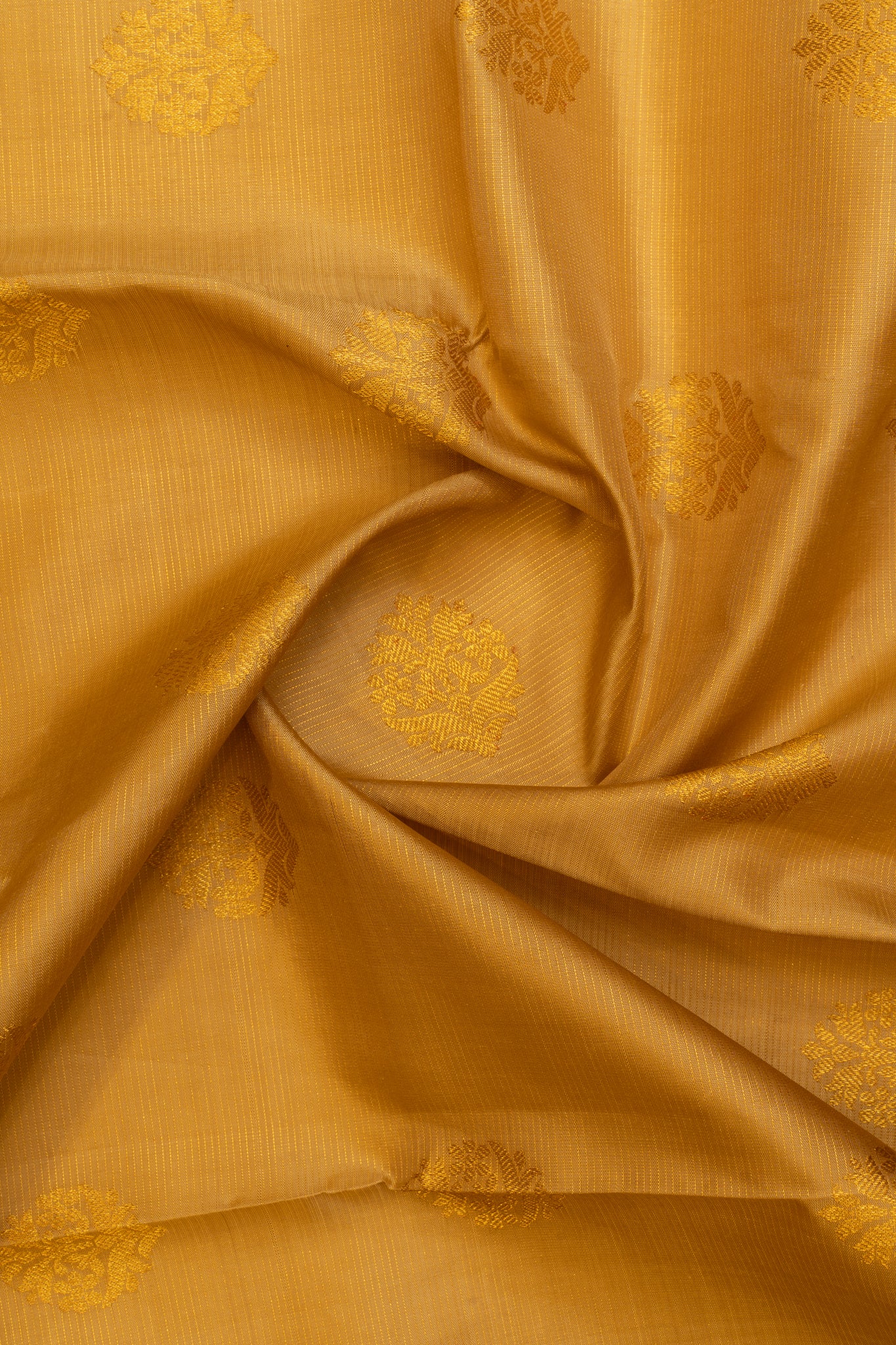 Gold zari seer pure Kanchipuram silk saree