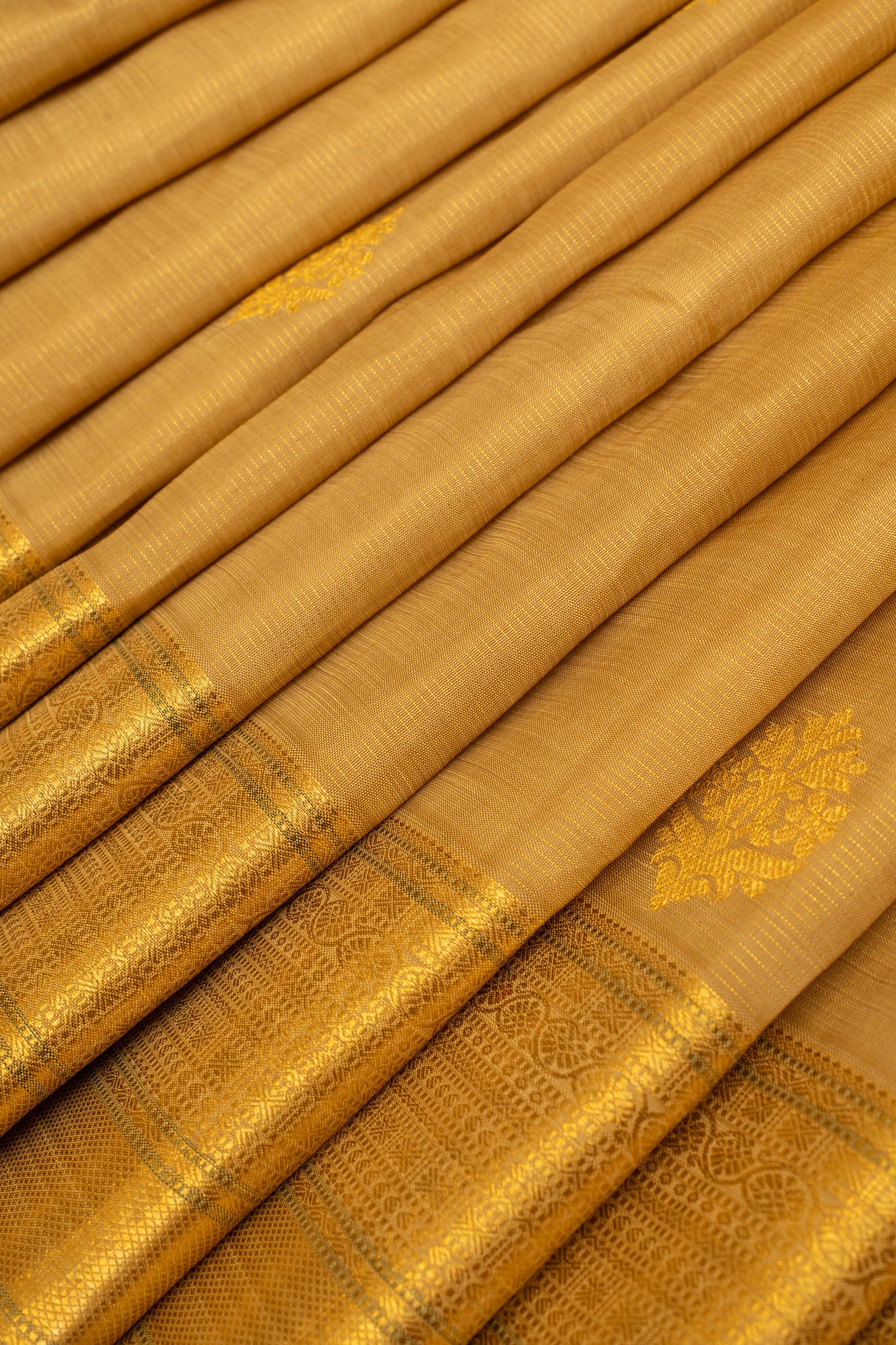 Gold zari seer pure Kanchipuram silk saree