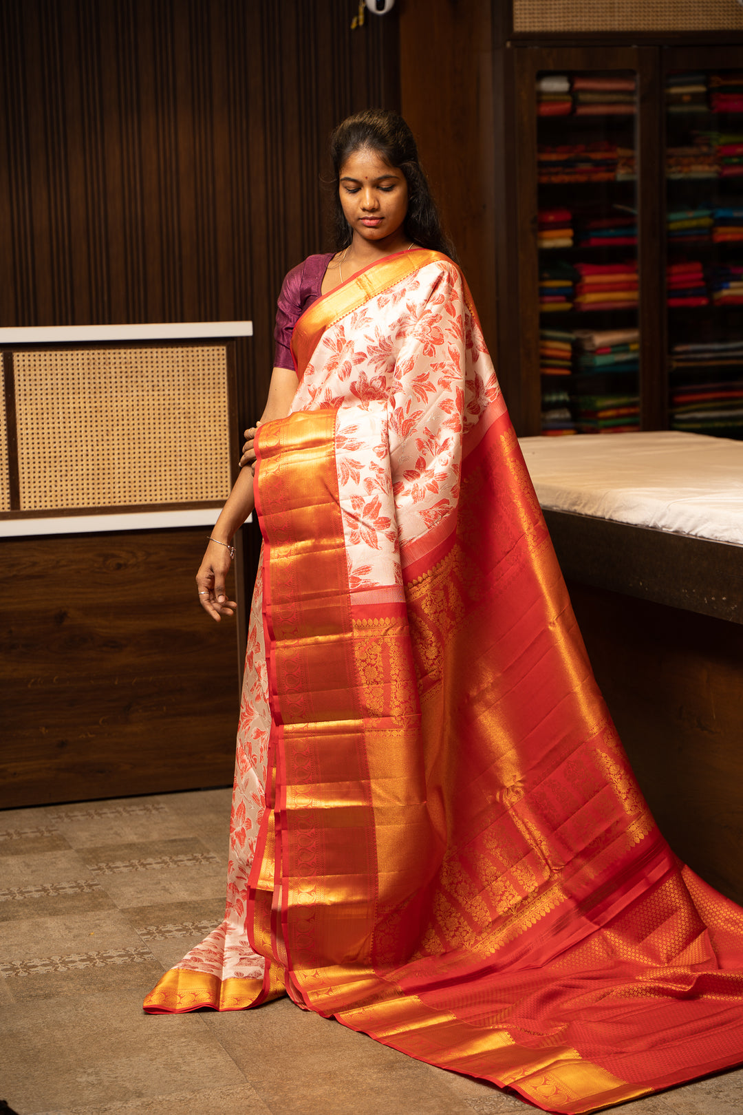 Red Floral Woven Pure Kanchipuram Silk Saree – Clio Silks