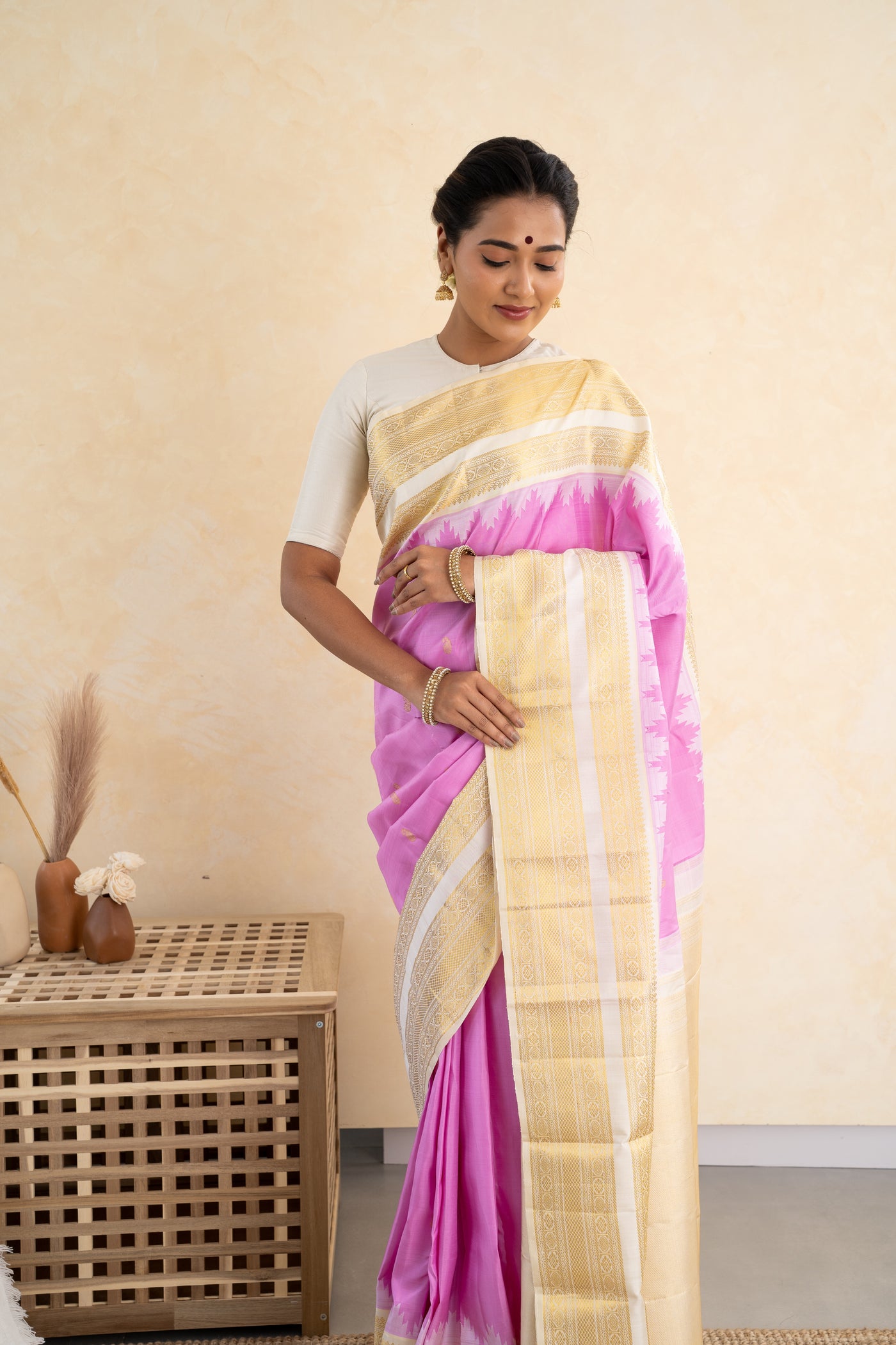 Lilac Pink and Ivory Pure Kanchipuram Silk Saree - Clio Silks
