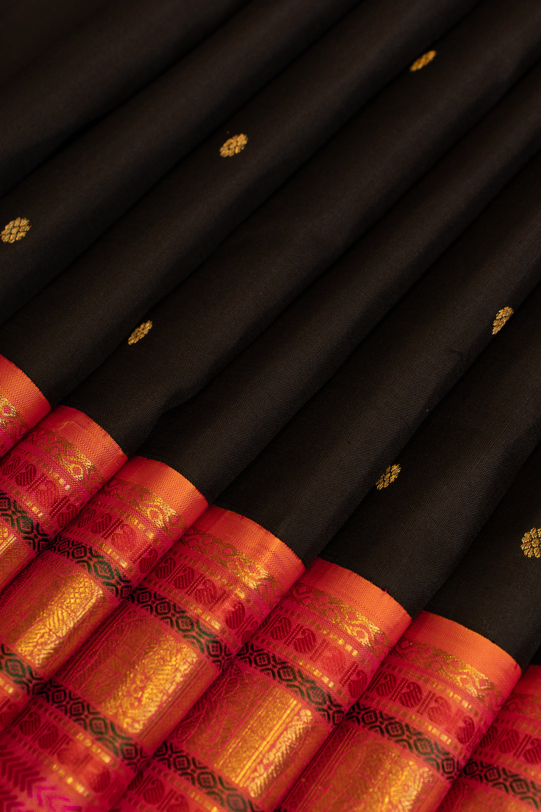 Black and peach Varisaipettu pure Kanchipuram silk saree