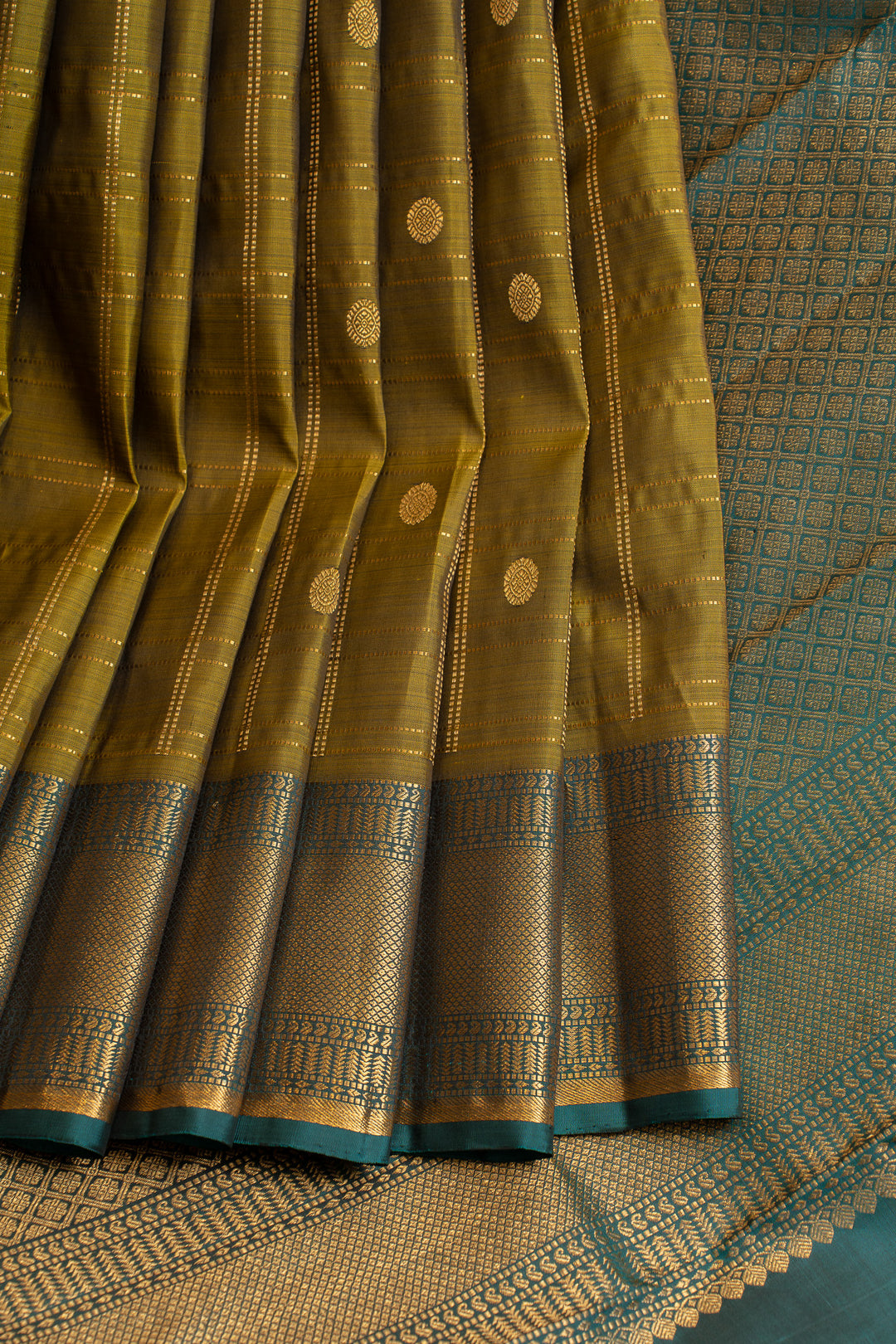 Mehendi green Muthu zari checks pure Kanchipuram silk saree
