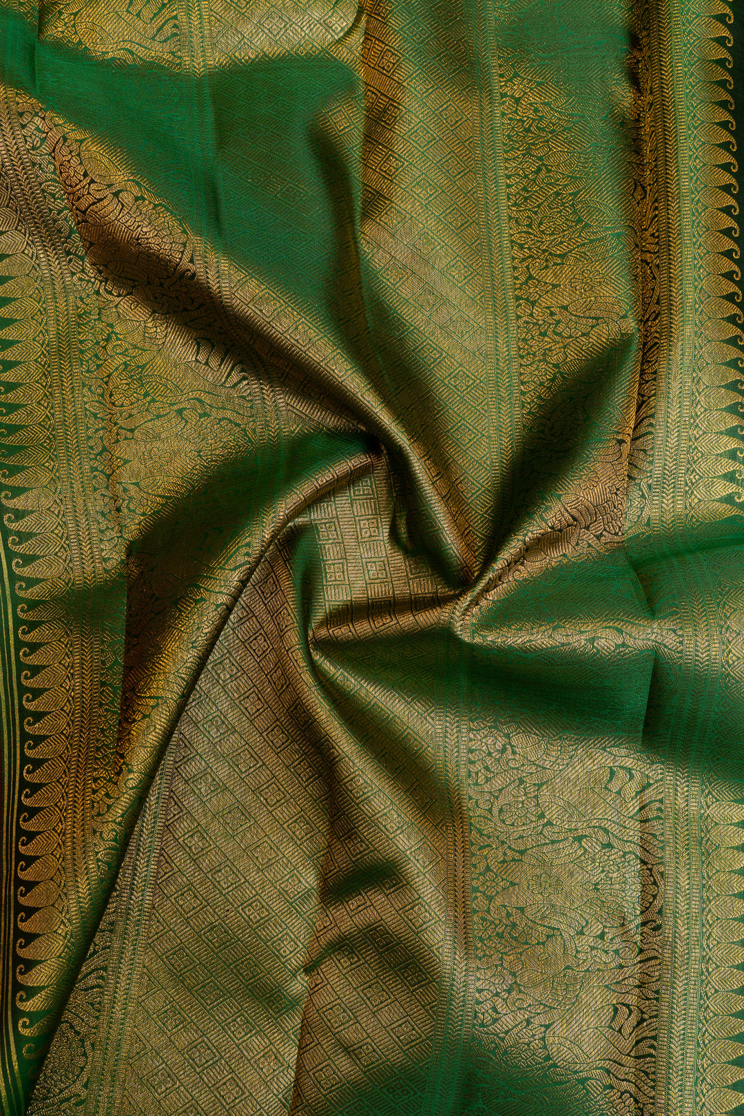 Red and green vairaoosi Varisaipettu pure Kanchipuram silk saree