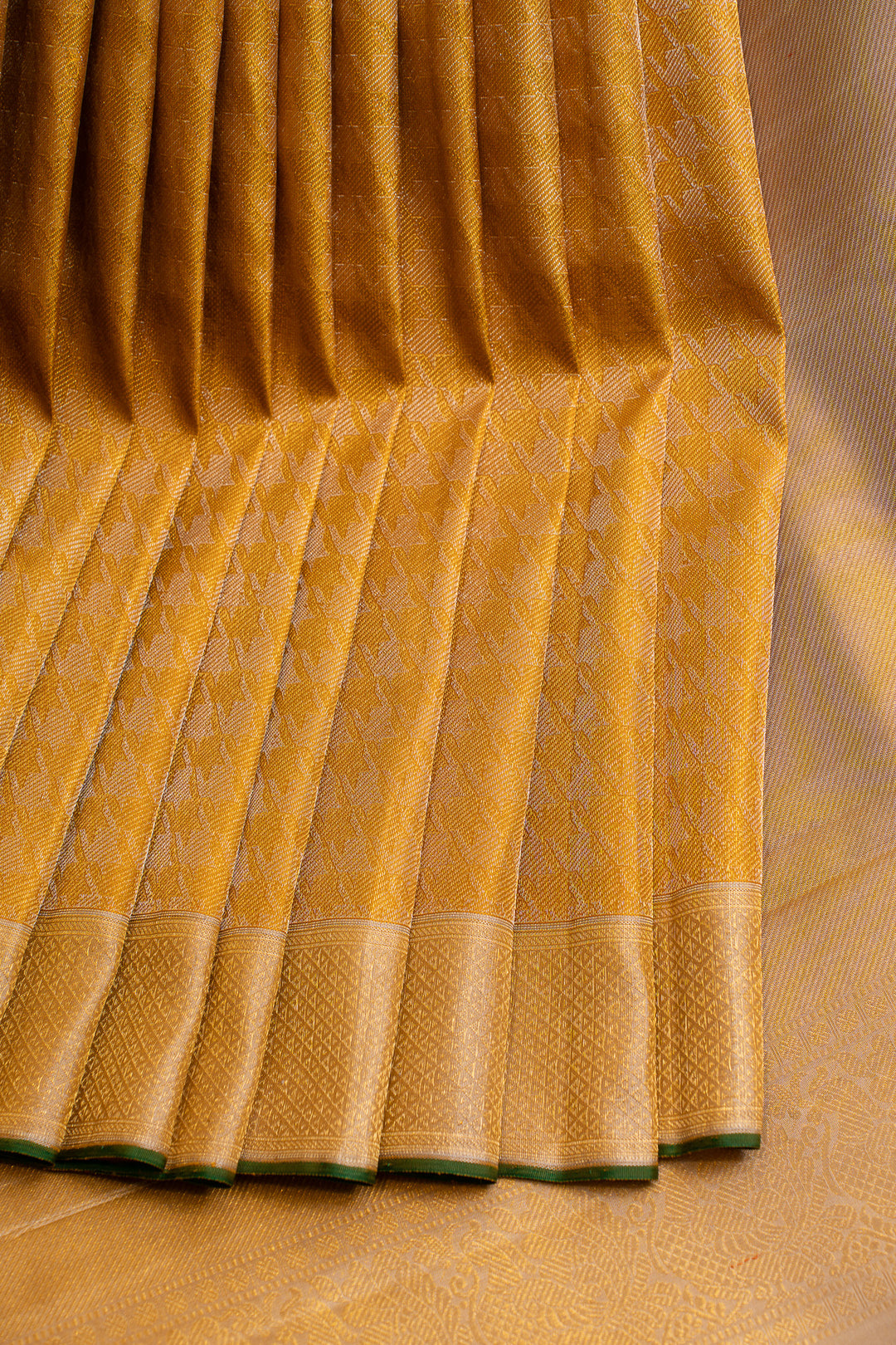 Gold houndstooth brocade pure Kanchipuram silk saree