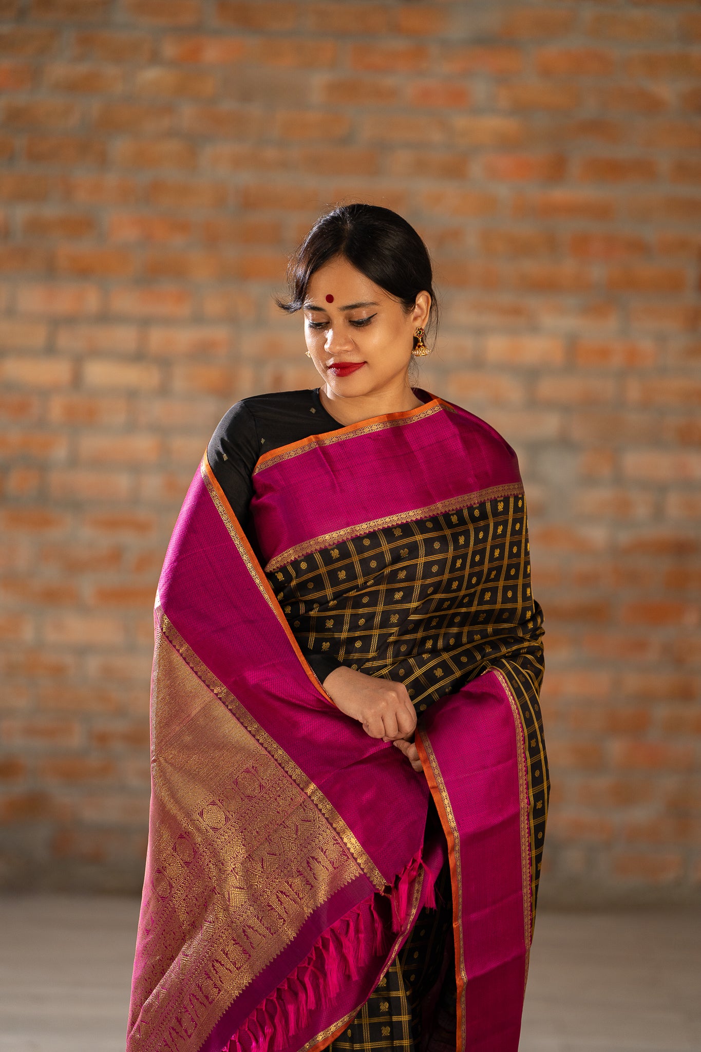 Black Thread Veldhari Checks Pure Zari Kanchipuram Silk Saree - Clio Silks