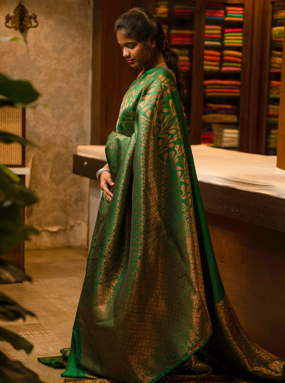 Bottle Green Floral Art Brocade Sik Sari - Clio Silks
