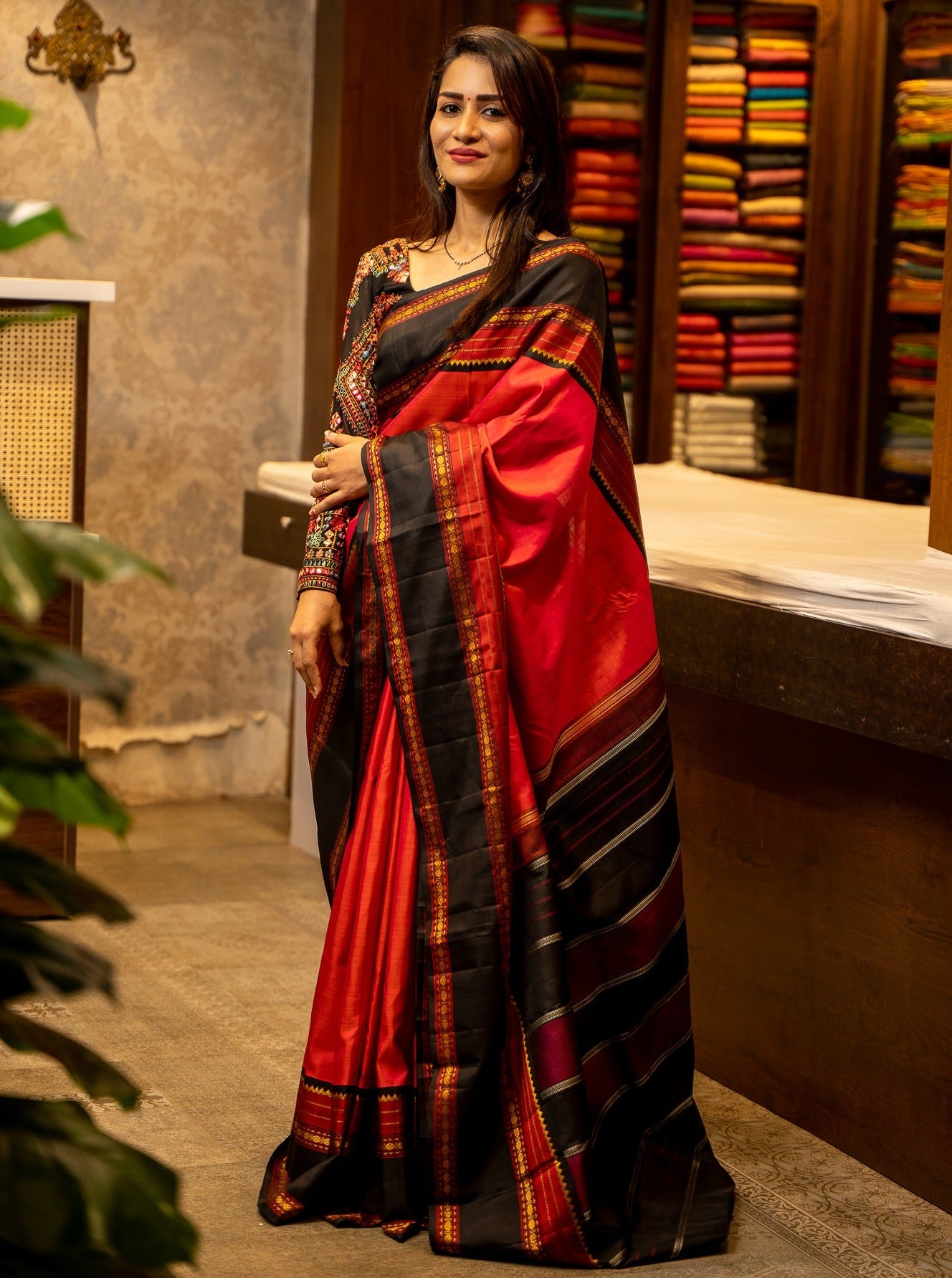 Red and Black Pattu Pettu Pure Kanjivaram Silk Saree - Clio Silks