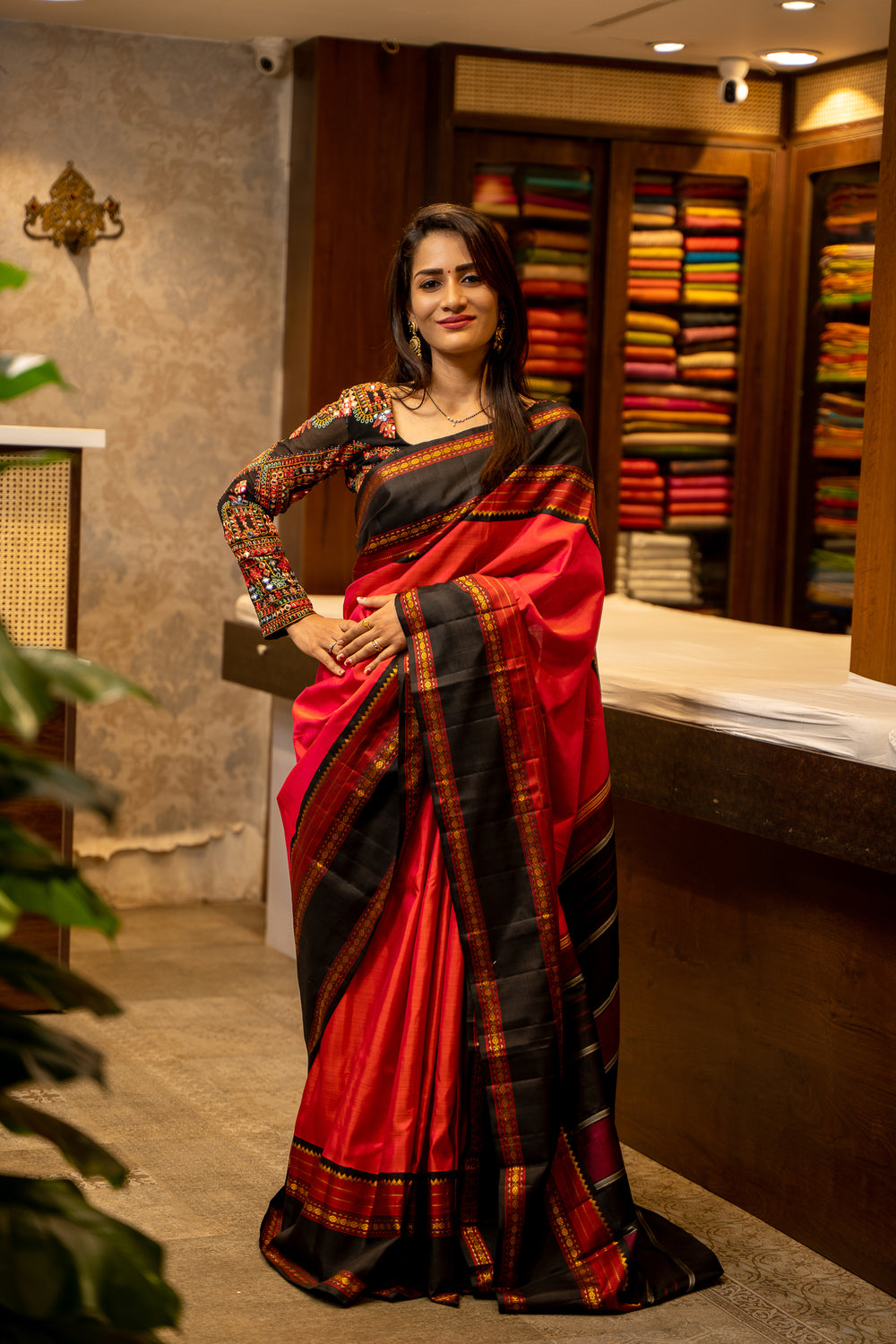 Red and Black Pattu Pettu Pure Kanjivaram Silk Saree - Clio Silks